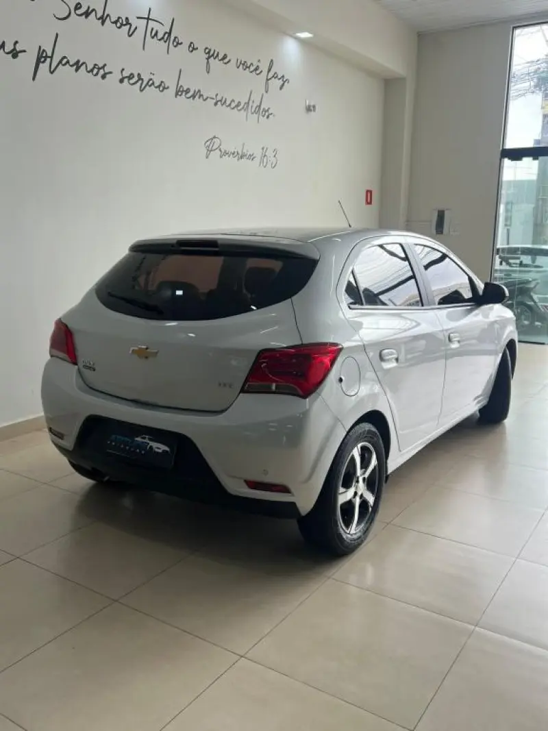 Onix Hatch - Foto